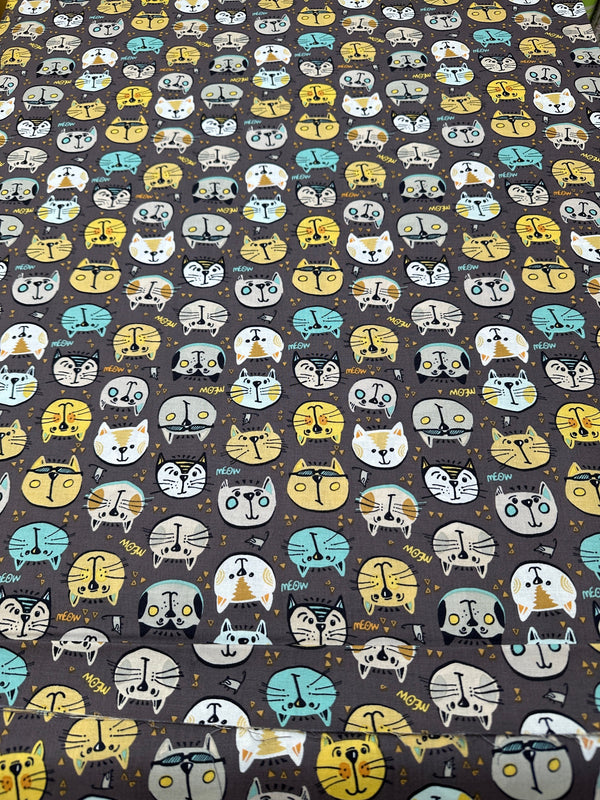 Cat Faces on Brown Cotton - 44/45" Wide - 100% Cotton sec ST