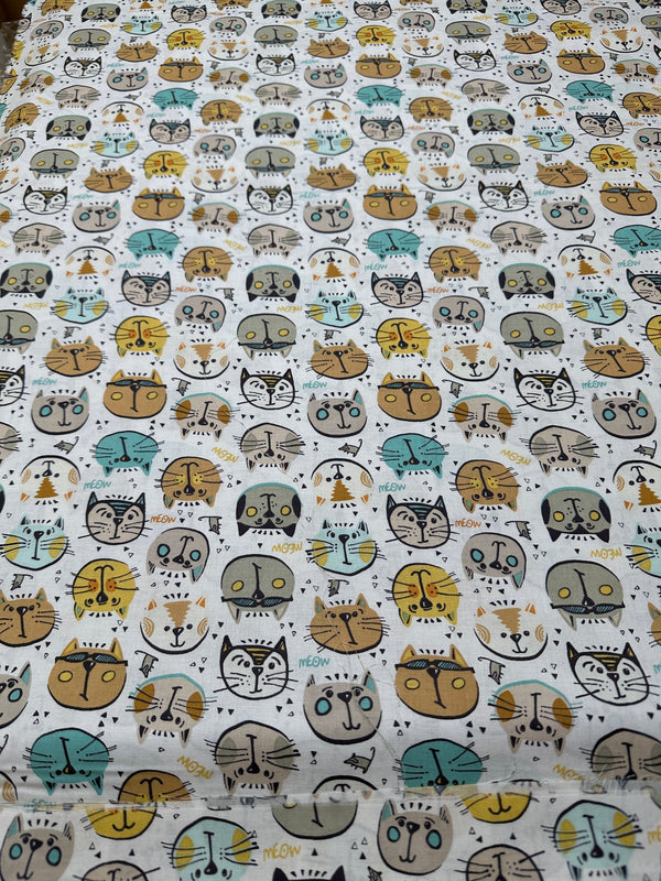 Cat Faces on White Cotton - 44/45" Wide - 100% Cotton sec ST