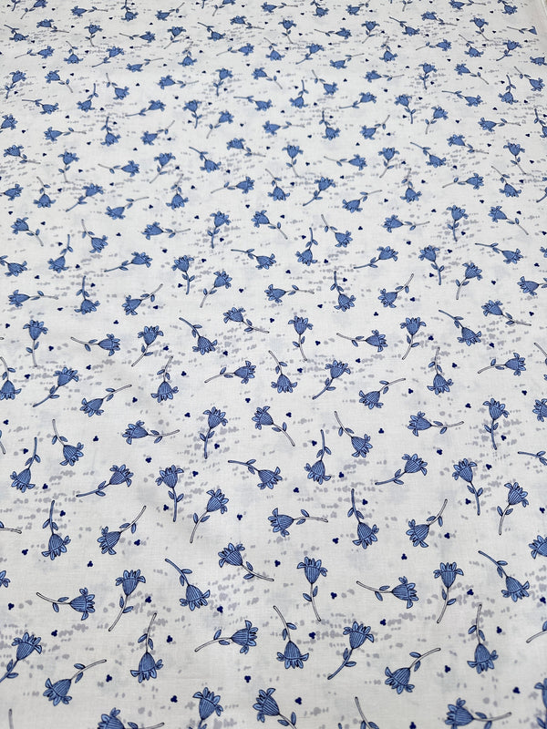 Indigo Flowers on White Cotton - 44/45" Wide - 100% Cotton sec ST