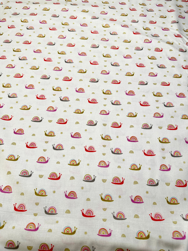 Snails on White Cotton - 44/45" Wide - 100% Cotton sec ST